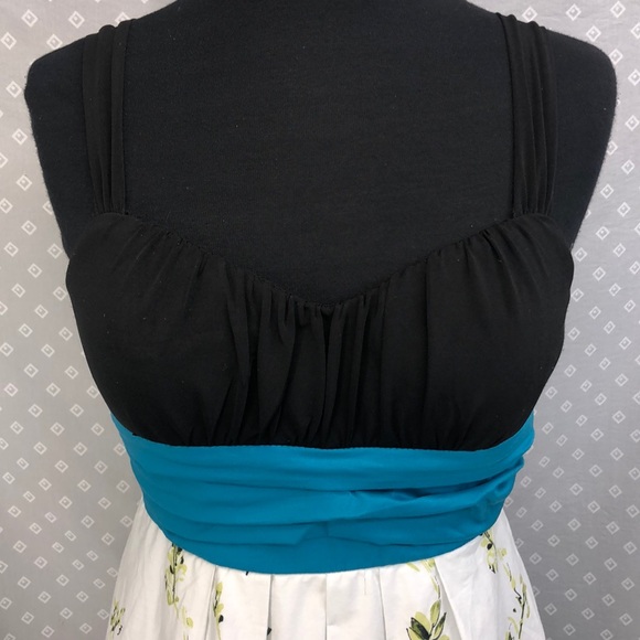 Formal Dress - Picture 3 of 7